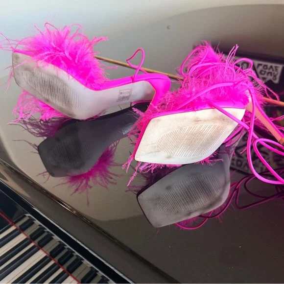 NEW AZALEA WANG “I’m That Girl” Feather Sandal In Fuchsia. Worn Once- Photoshoot - Picture 10 of 10